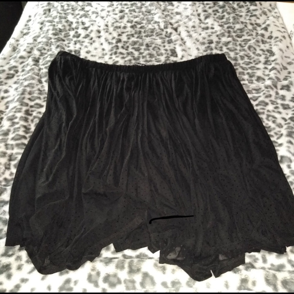 NWOT Torrid flowy skirt